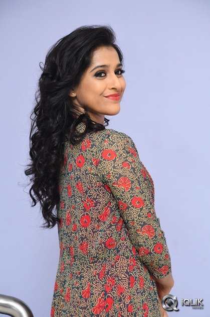 Rashmi-Gautam-At-Thanu-Vachenanta-Movie